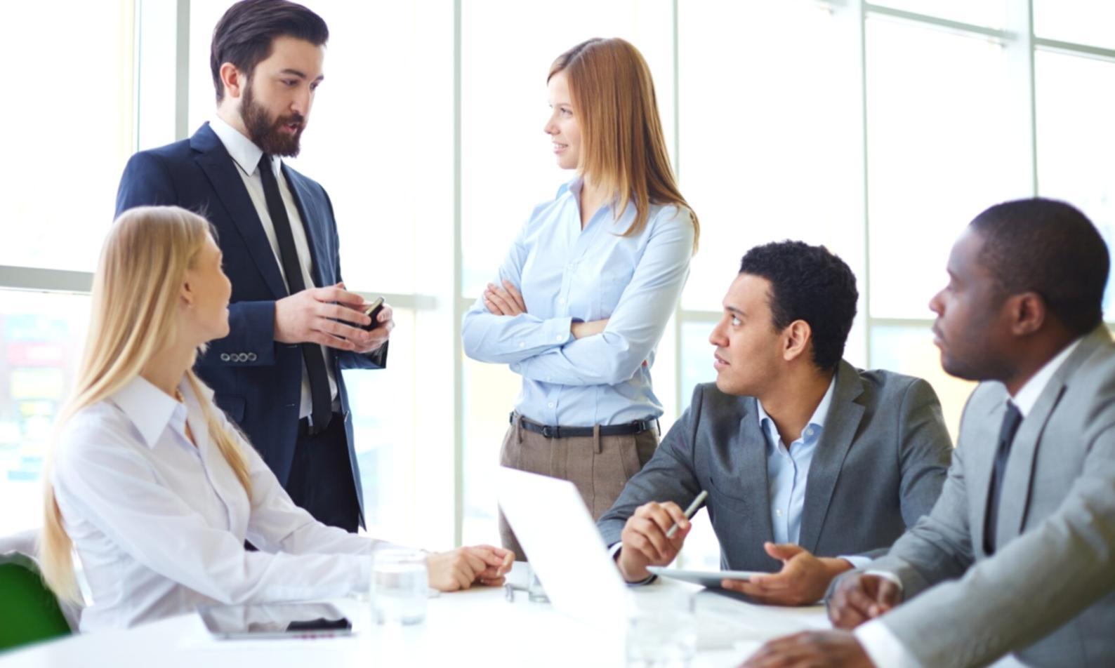 Representación visual del crecimiento empresarial y planificación estratégica